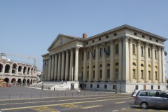 verona-piazza-bra-palazzo-barbieri-3