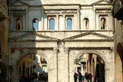 verona-porta-borsari-1